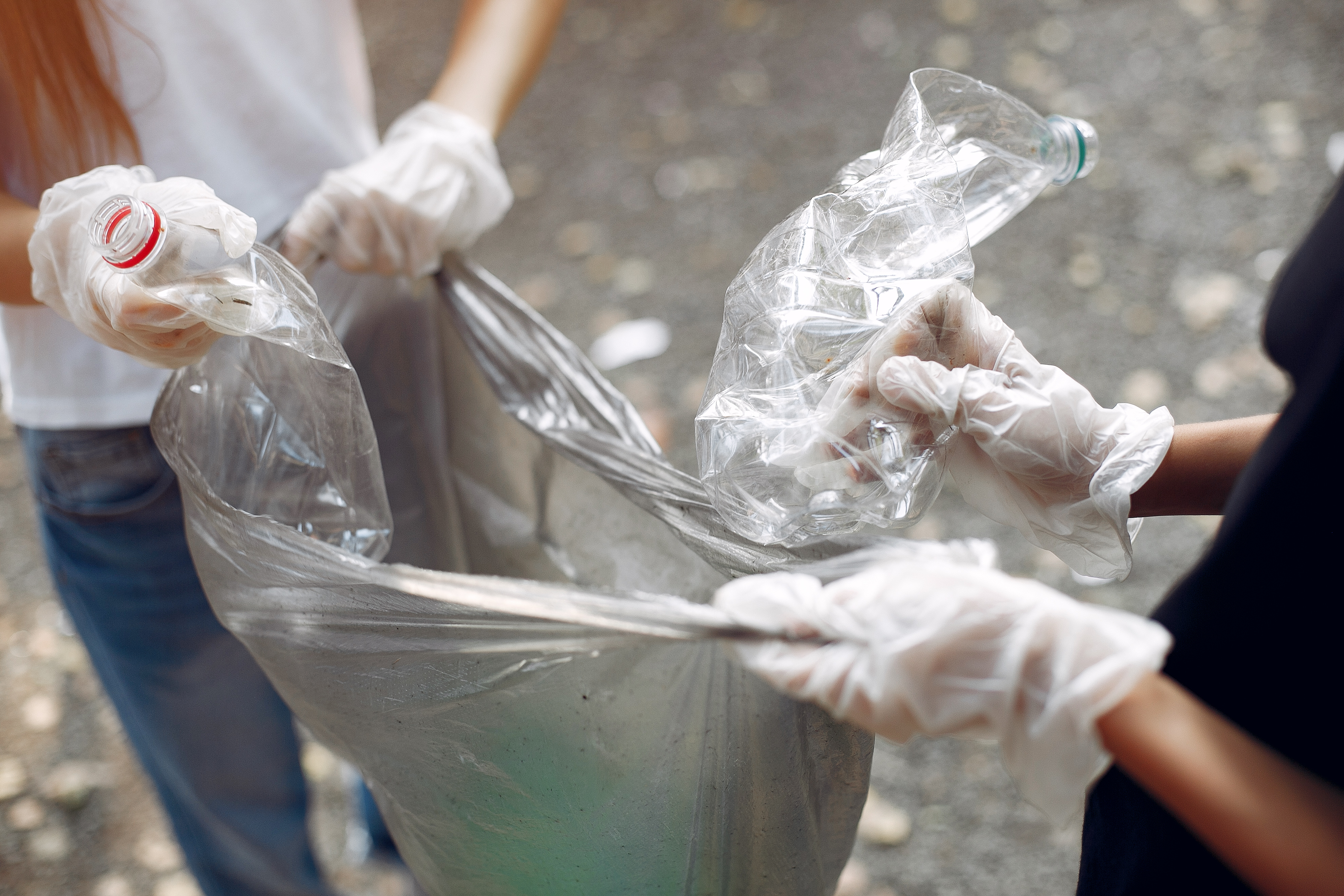 Nos sacs plastiques et sacs poubelle anti-déchirures vous permettront de stocker déchets, détritus et ordures.