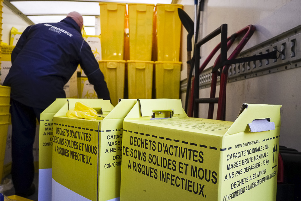 Collectez en toute sécurité vos DASRI en les stockant dans nos conditionnements.